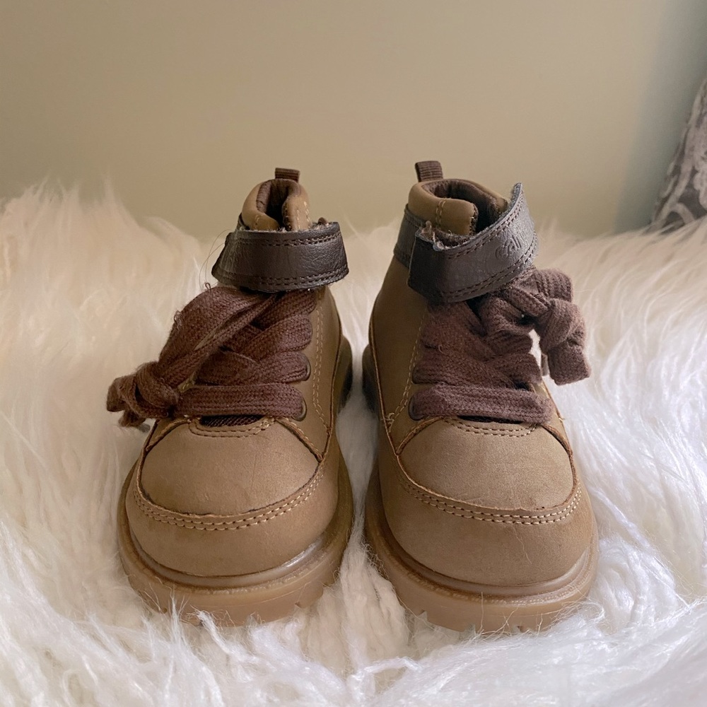 NOT FOR SALE Carter’s Baby/Toddler Boys boots EUC 6